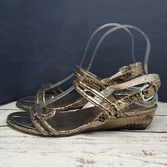 𝅺STUART WEITZMAN Pewter Silver Snakeskin Python Print Embossed Wedge Sandals - Picture 1 of 11